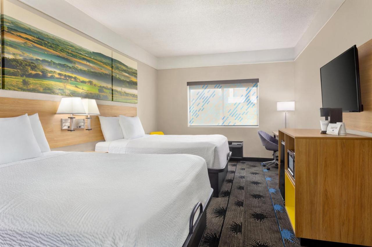 Days Inn By Wyndham Kansas City International Airport Buitenkant foto
