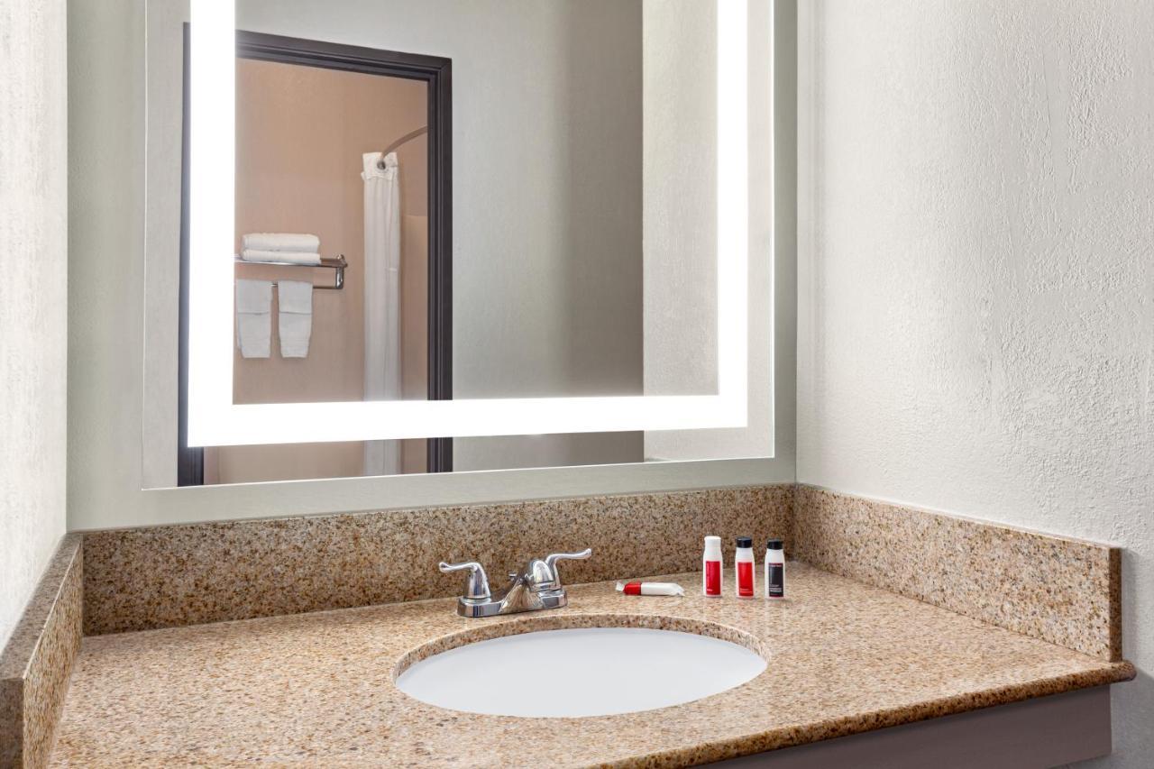 Days Inn By Wyndham Kansas City International Airport Buitenkant foto