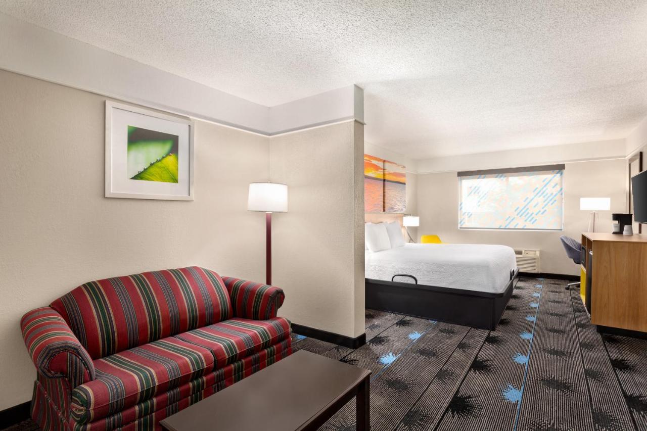 Days Inn By Wyndham Kansas City International Airport Buitenkant foto