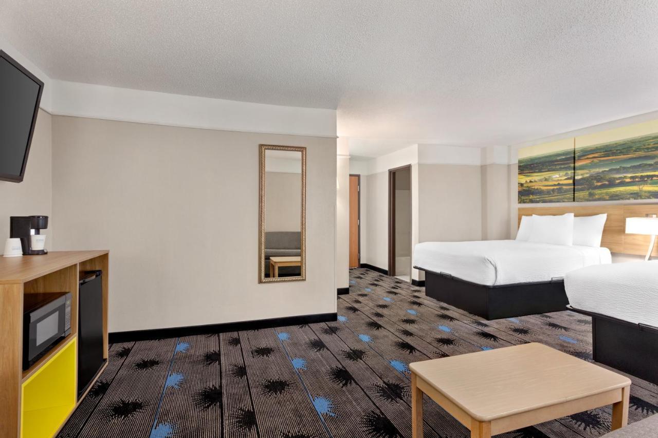 Days Inn By Wyndham Kansas City International Airport Buitenkant foto