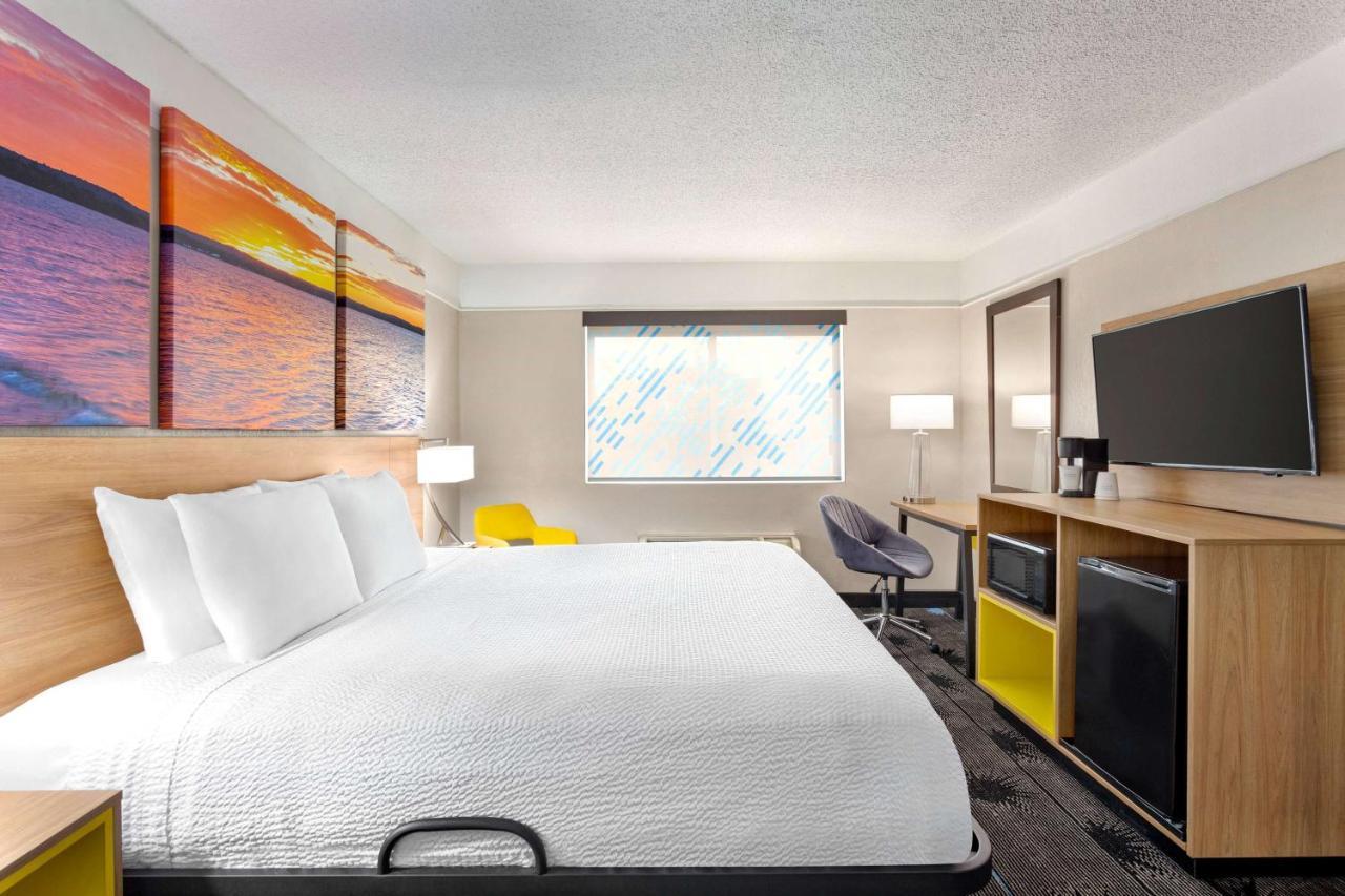 Days Inn By Wyndham Kansas City International Airport Buitenkant foto