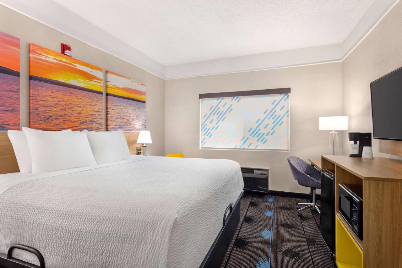 Days Inn By Wyndham Kansas City International Airport Buitenkant foto